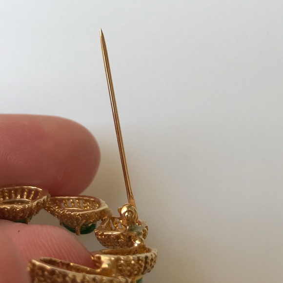 VINTAGE LA TRIOMPHE DESIGNER 14K GOLD PIN BROOCH